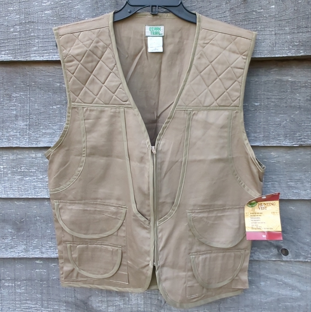 Men’s Hunting Vest Ozark Trail Size Large Lightweight Khaki Zip Up. New - Picture 2 of 13